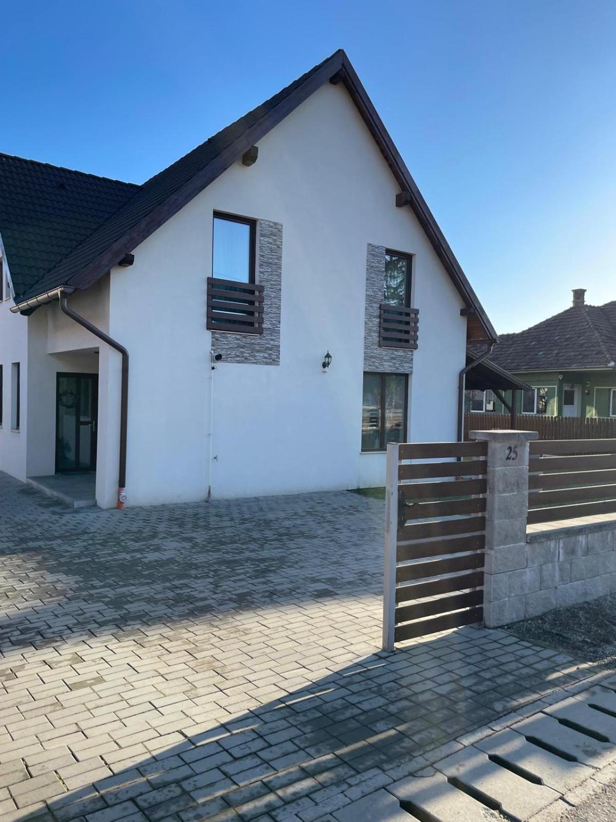 Fenyo Apartman House Ii. Odorheiu Secuiesc Exteriér fotografie